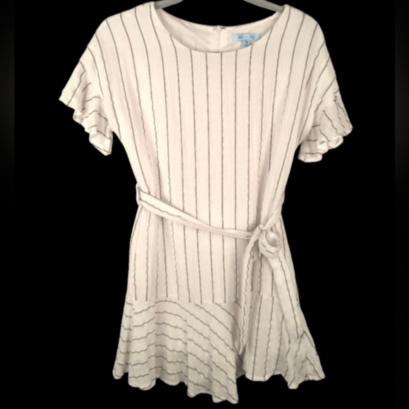 She & Sky medium dress with tie waist and zipper back, ruffle sleeves and skirt - Picture 2 of 7